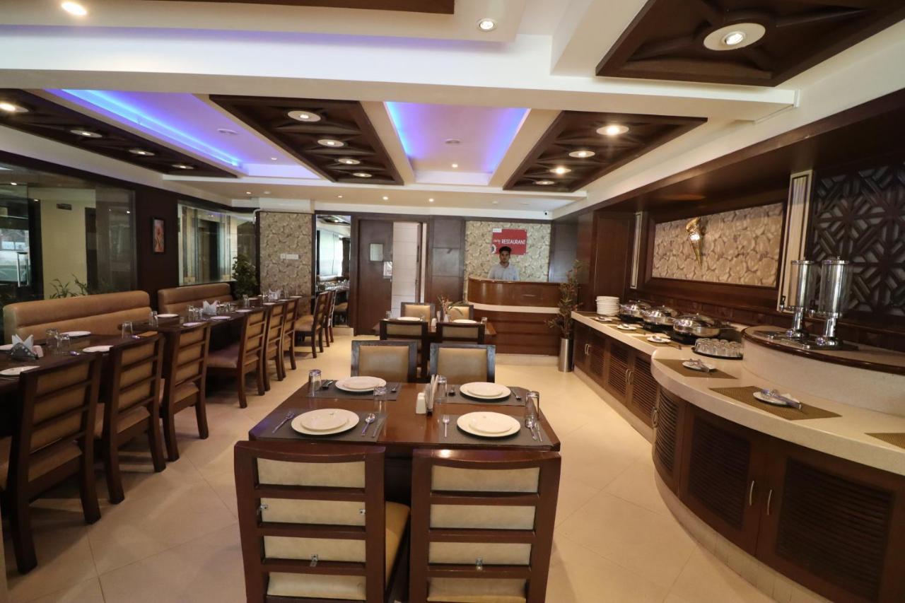 Crestmont Ashapurna Jaipur, Banipark Hotel Buitenkant foto