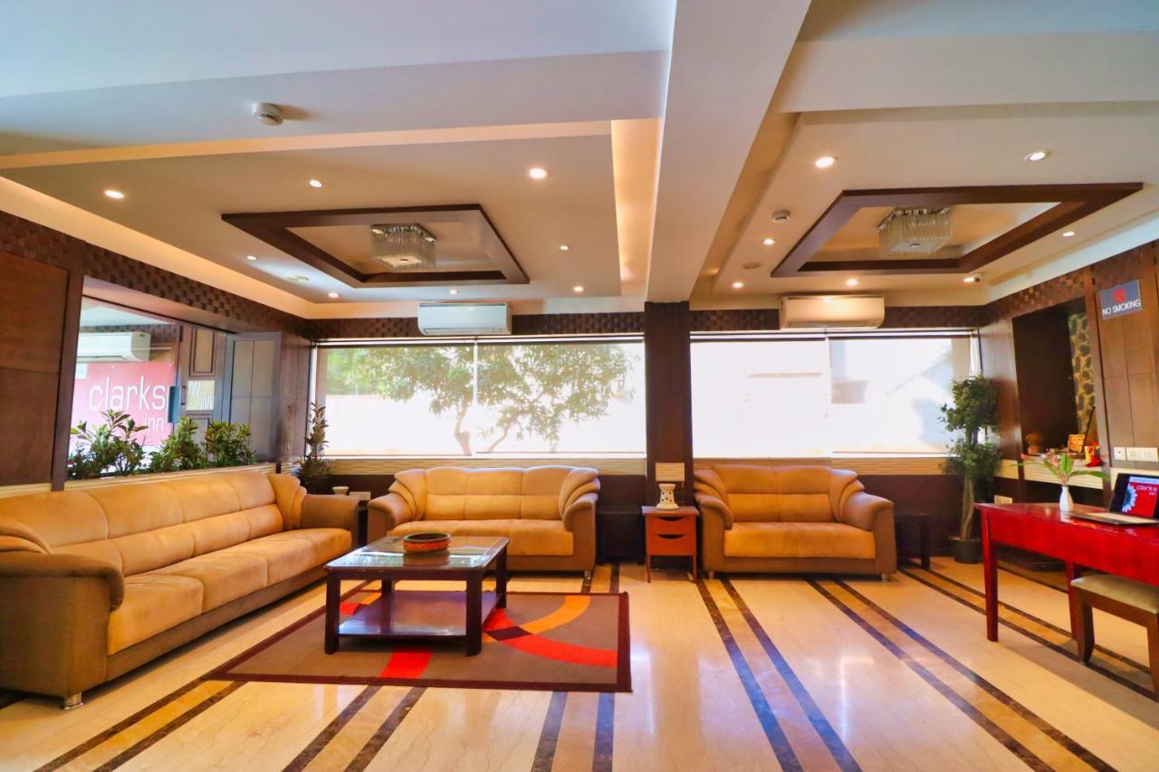 Crestmont Ashapurna Jaipur, Banipark Hotel Buitenkant foto