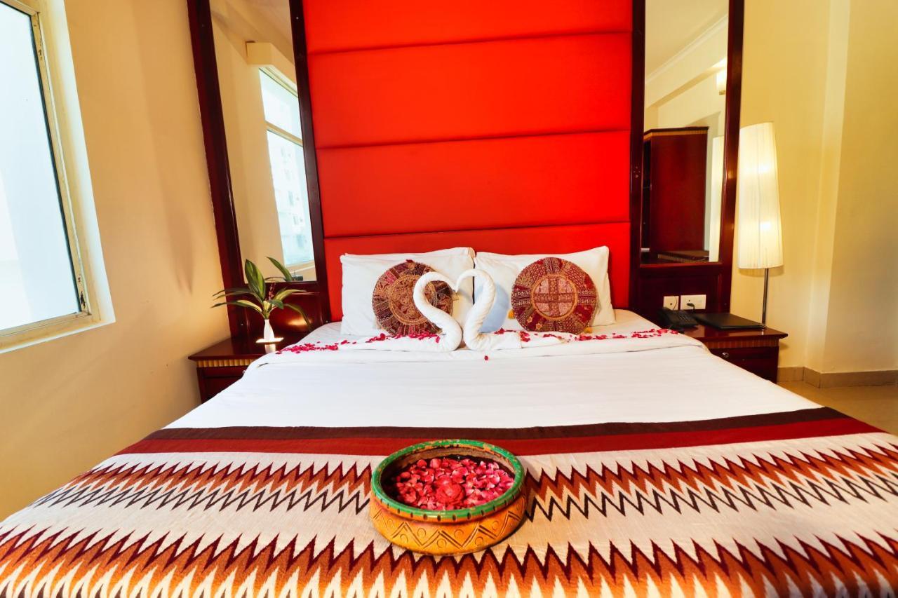 Crestmont Ashapurna Jaipur, Banipark Hotel Buitenkant foto