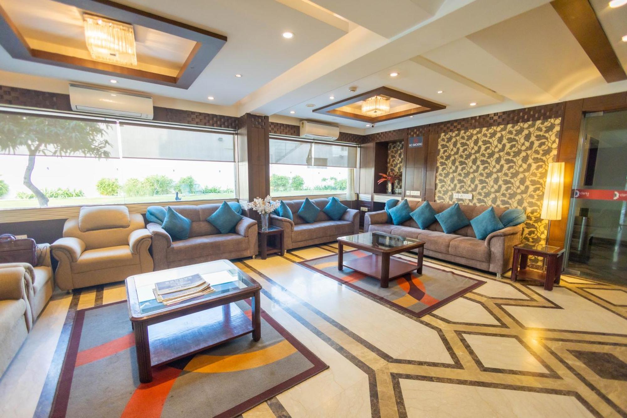 Crestmont Ashapurna Jaipur, Banipark Hotel Buitenkant foto