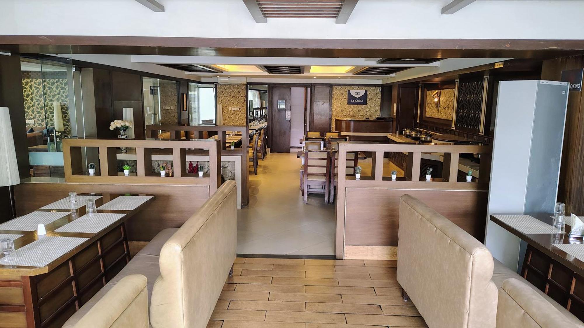Crestmont Ashapurna Jaipur, Banipark Hotel Buitenkant foto