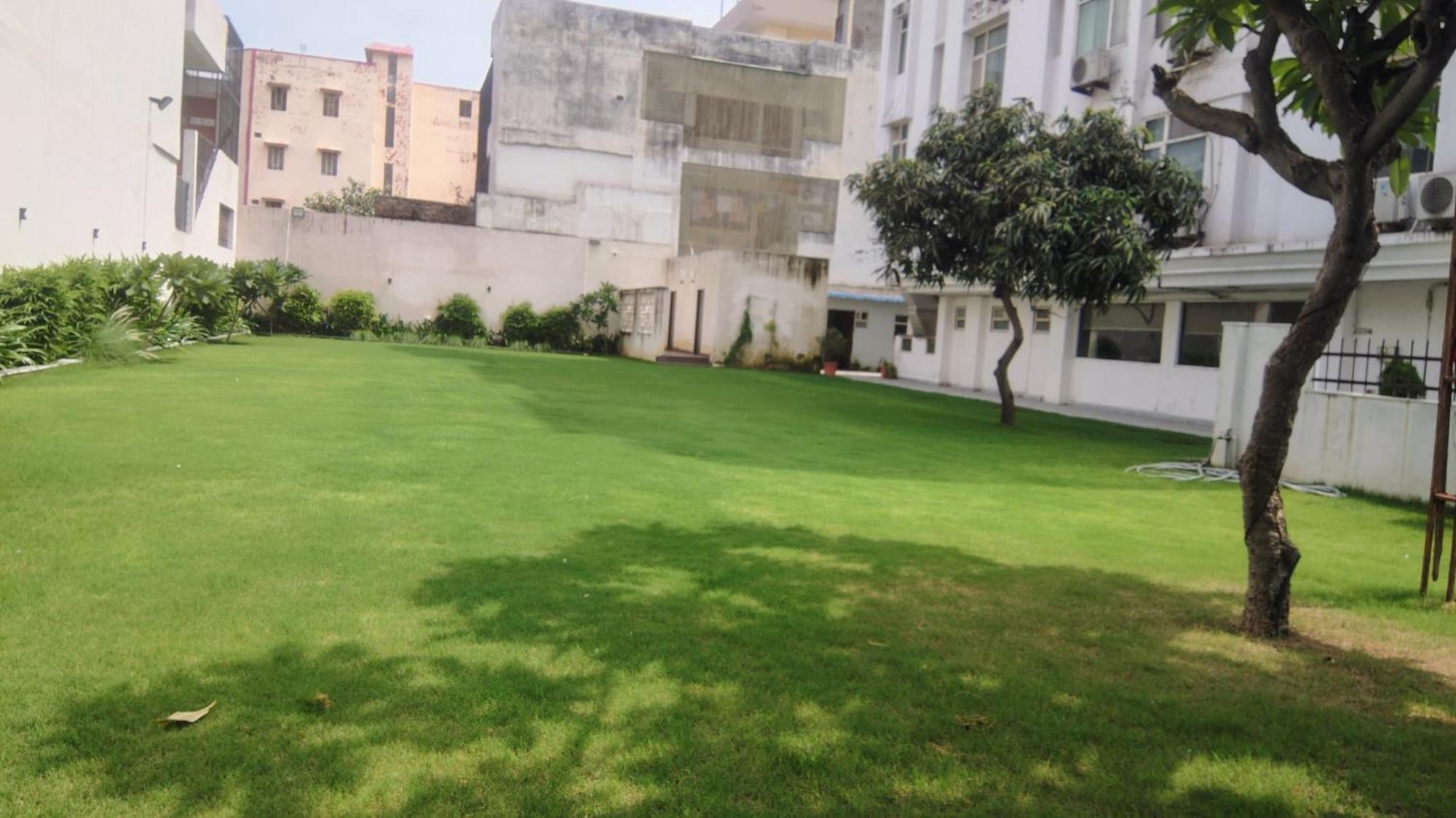 Crestmont Ashapurna Jaipur, Banipark Hotel Buitenkant foto
