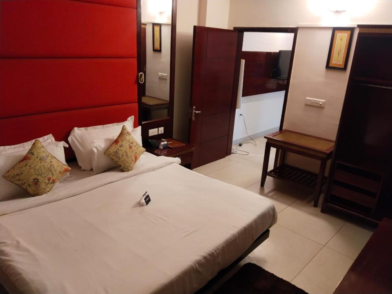 Crestmont Ashapurna Jaipur, Banipark Hotel Buitenkant foto